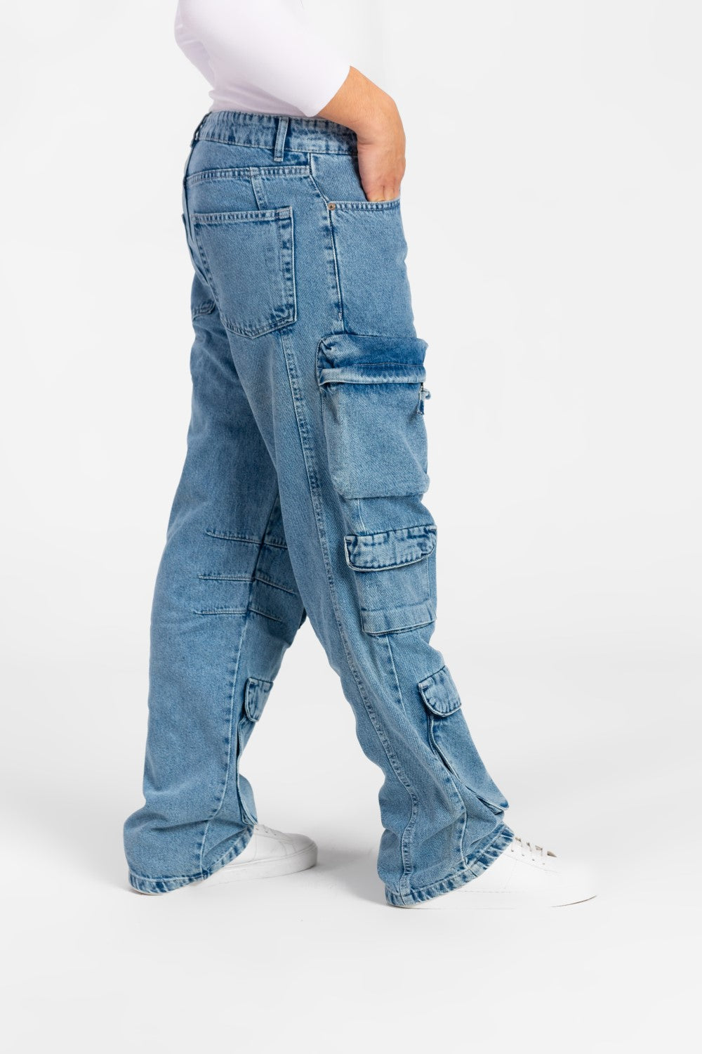 بنطلون جينز كارجو رجالي بجيوب عصرية مصنوع من مادة مريحة