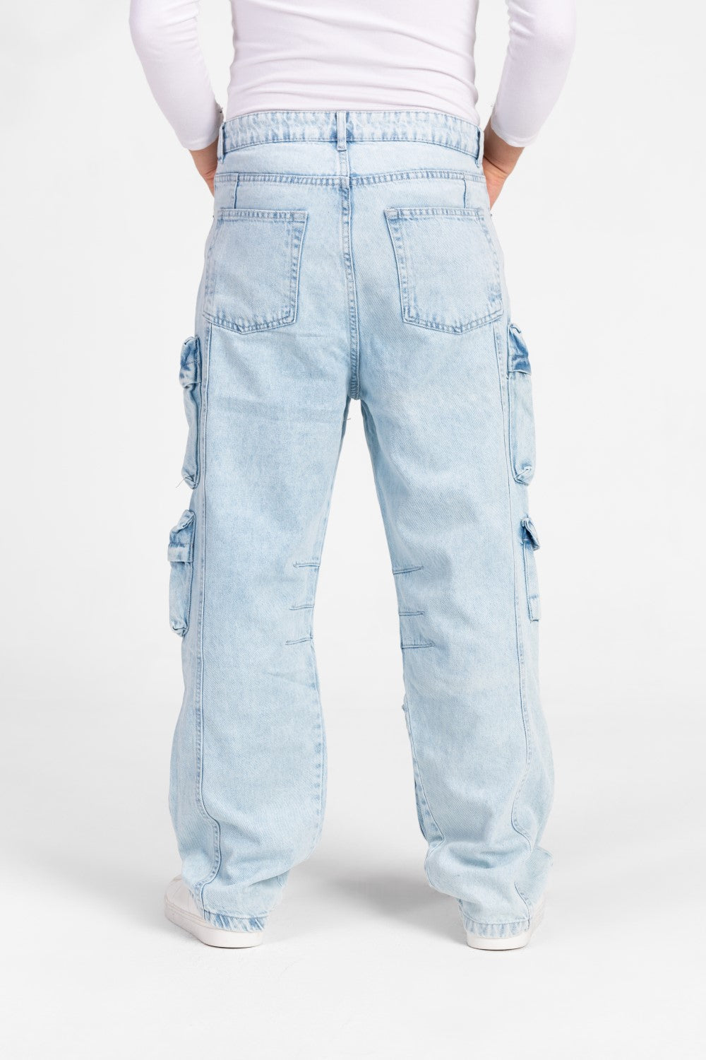 بنطلون جينز كارجو رجالي بجيوب عصرية مصنوع من مادة مريحة