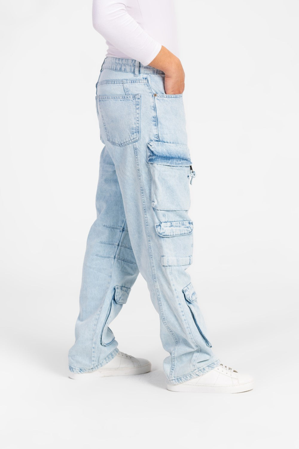 بنطلون جينز كارجو رجالي بجيوب عصرية مصنوع من مادة مريحة