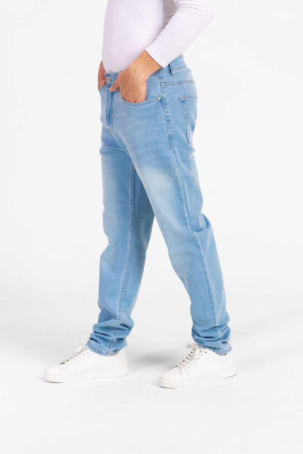 بنطلون جينز رجالي مستعمل بقصّة Slim Fit وخمسة جيوب