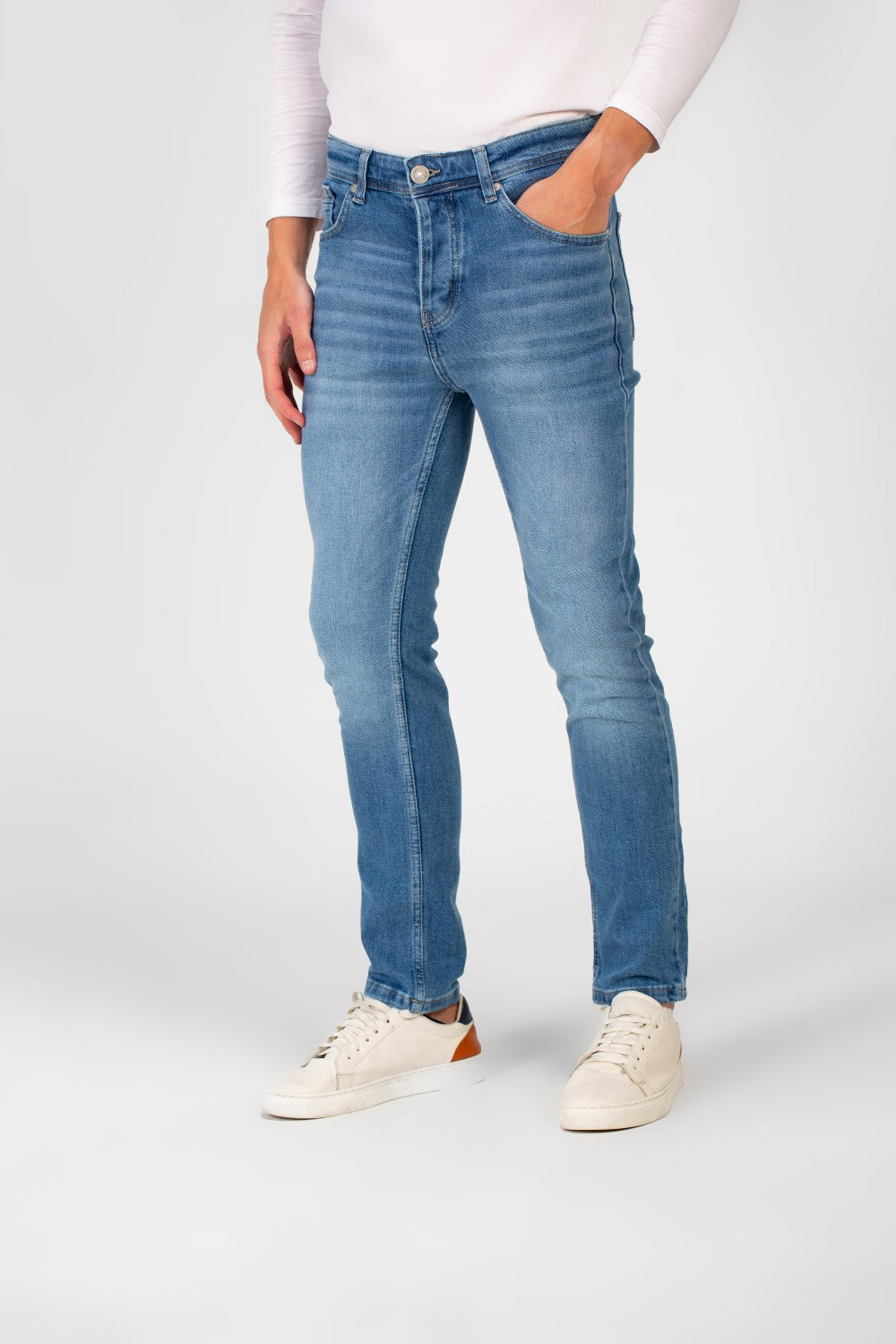 بنطلون جينز رجالي مستعمل بقصّة Slim Fit وخمسة جيوب