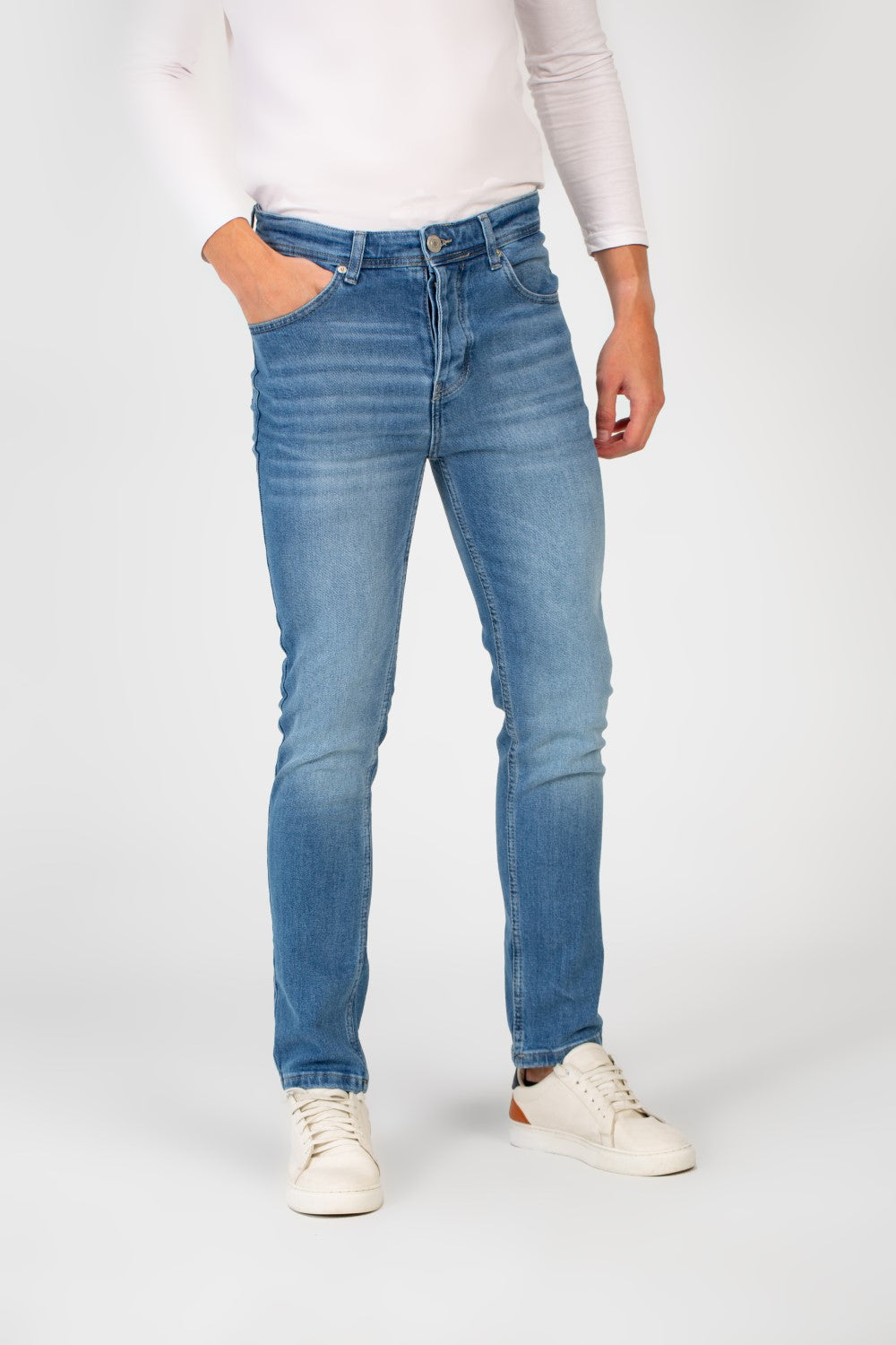 بنطلون جينز رجالي مستعمل بقصّة Slim Fit وخمسة جيوب