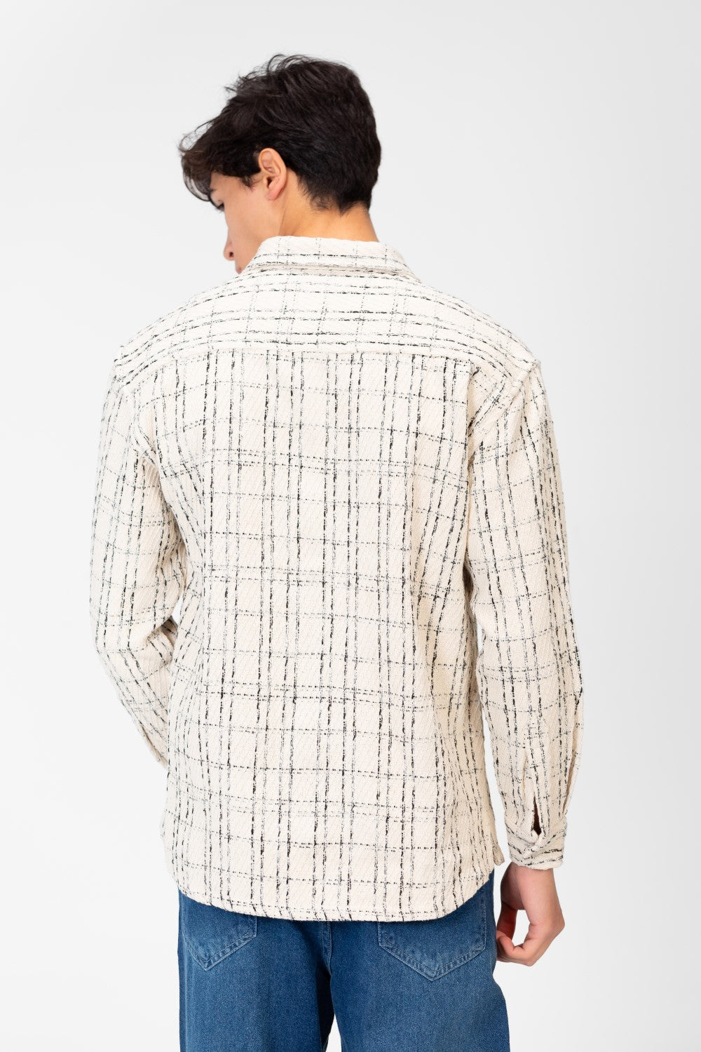 قميص رجالي منقوش بجيوب أمامية وأكمام طويلة