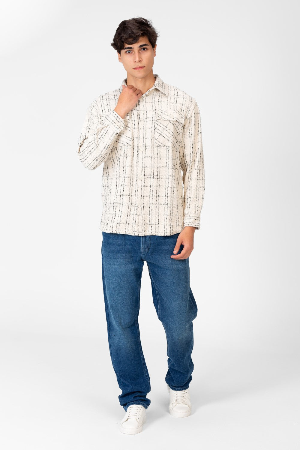 قميص رجالي منقوش بجيوب أمامية وأكمام طويلة