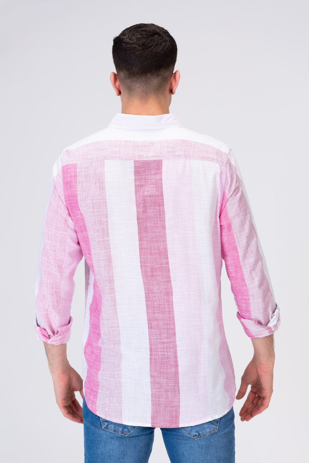 قميص رجالي من الكتان بقصة عادية ومخطط طويل مع ياقة