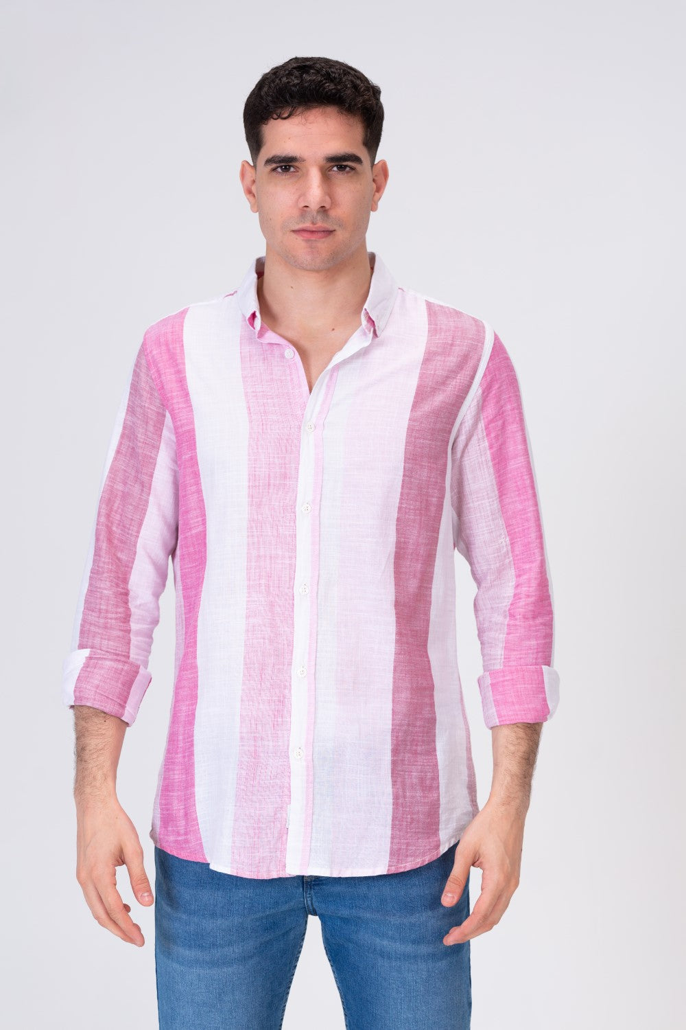 قميص رجالي من الكتان بقصة عادية ومخطط طويل مع ياقة