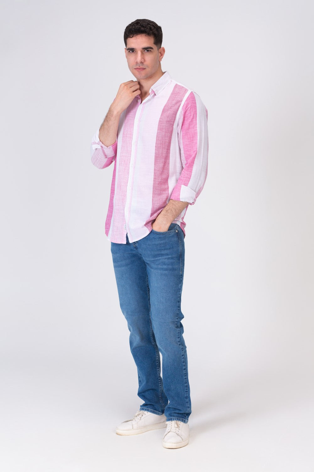 قميص رجالي من الكتان بقصة عادية ومخطط طويل مع ياقة