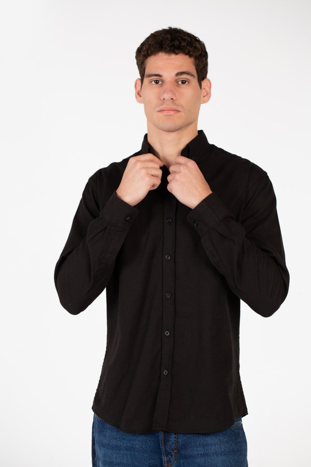 قميص كتان رجالي أساسي بقصّة Slim Fit وأكمام طويلة