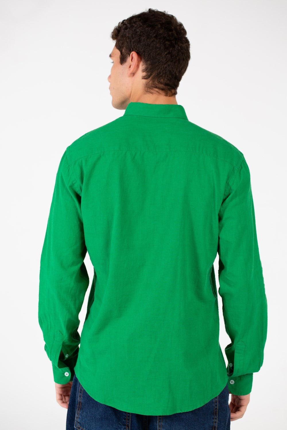 قميص كتان رجالي أساسي بقصّة Slim Fit وأكمام طويلة