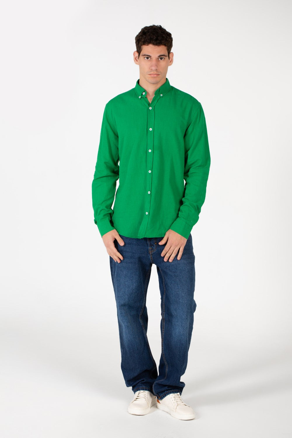 قميص كتان رجالي أساسي بقصّة Slim Fit وأكمام طويلة