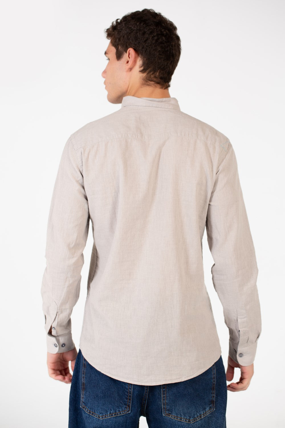 قميص كتان رجالي أساسي بقصّة Slim Fit وأكمام طويلة