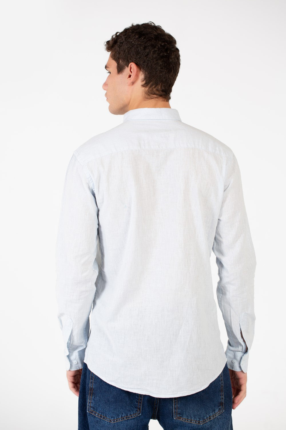 قميص كتان رجالي أساسي بقصّة Slim Fit وأكمام طويلة