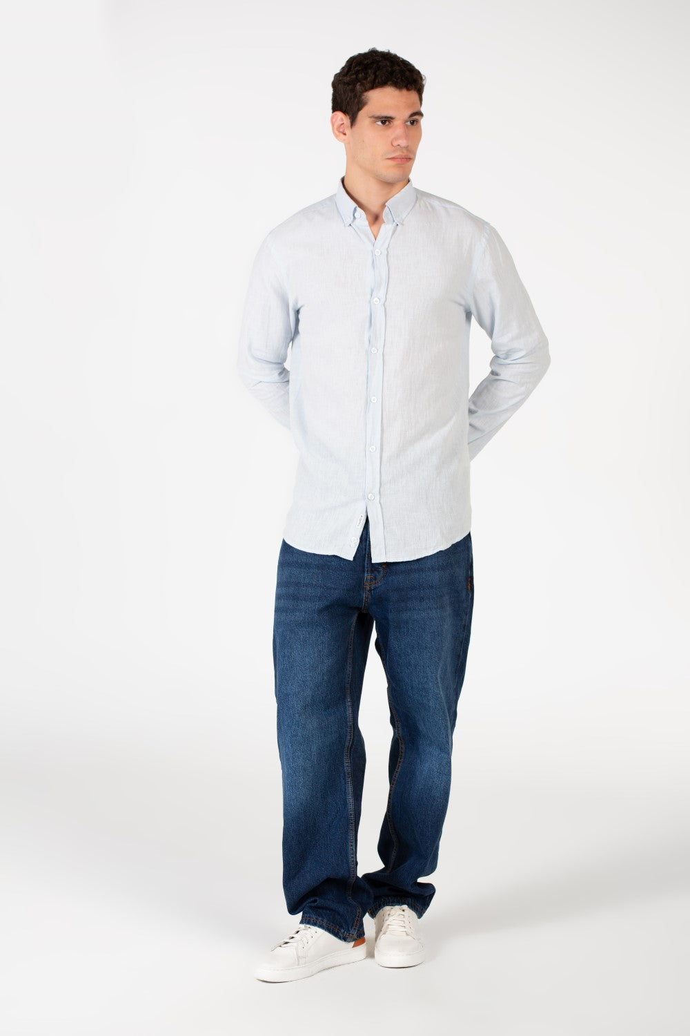 قميص كتان رجالي أساسي بقصّة Slim Fit وأكمام طويلة