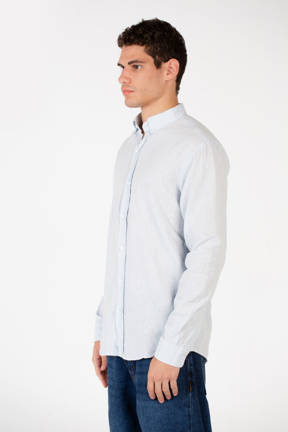 قميص كتان رجالي أساسي بقصّة Slim Fit وأكمام طويلة