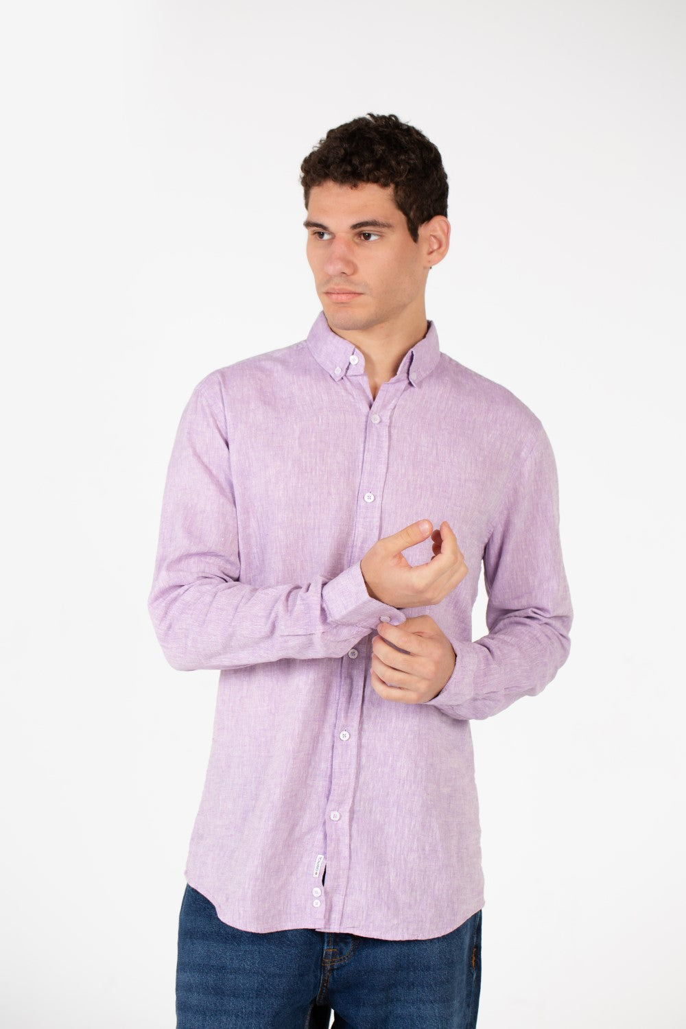 قميص كتان رجالي أساسي بقصّة Slim Fit وأكمام طويلة