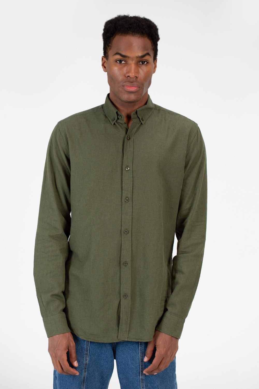 قميص كتان رجالي أساسي بقصّة Slim Fit وأكمام طويلة