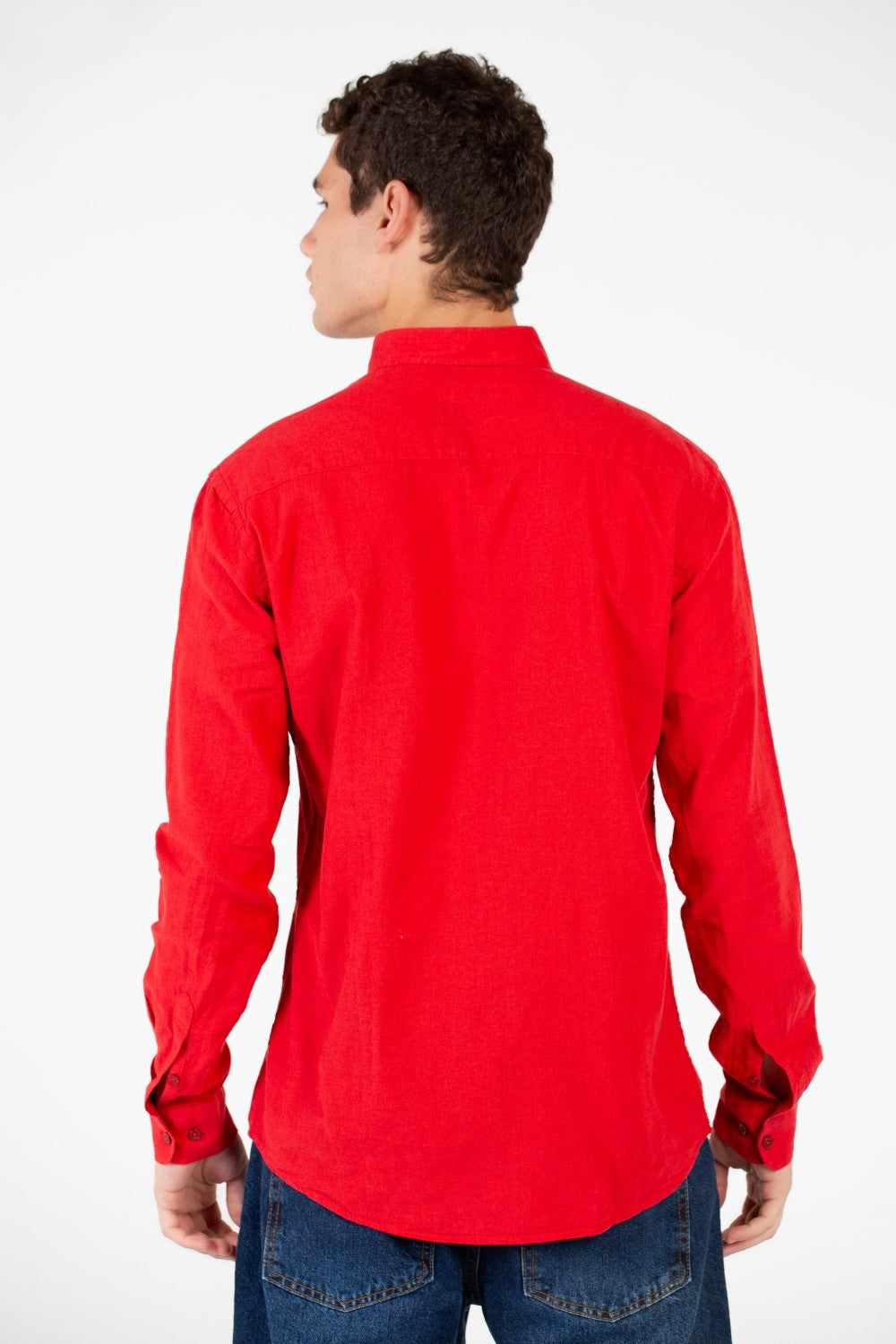 قميص كتان رجالي أساسي بقصّة Slim Fit وأكمام طويلة