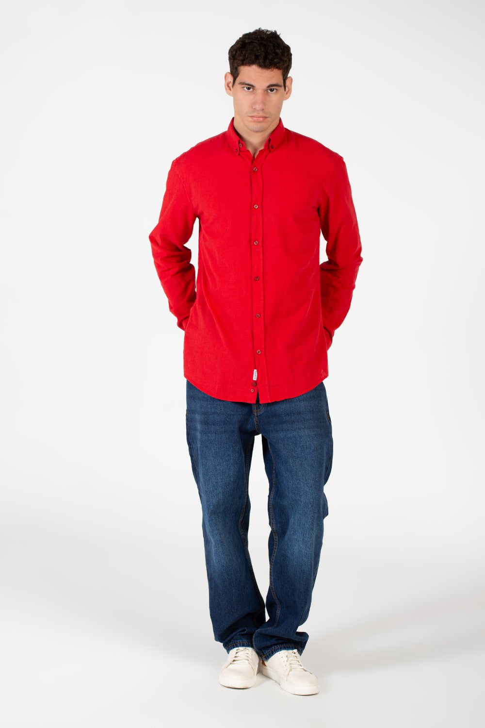 قميص كتان رجالي أساسي بقصّة Slim Fit وأكمام طويلة