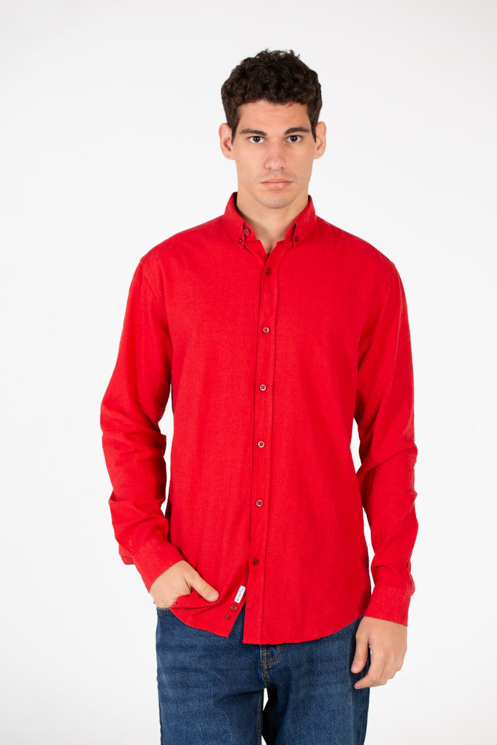 قميص كتان رجالي أساسي بقصّة Slim Fit وأكمام طويلة