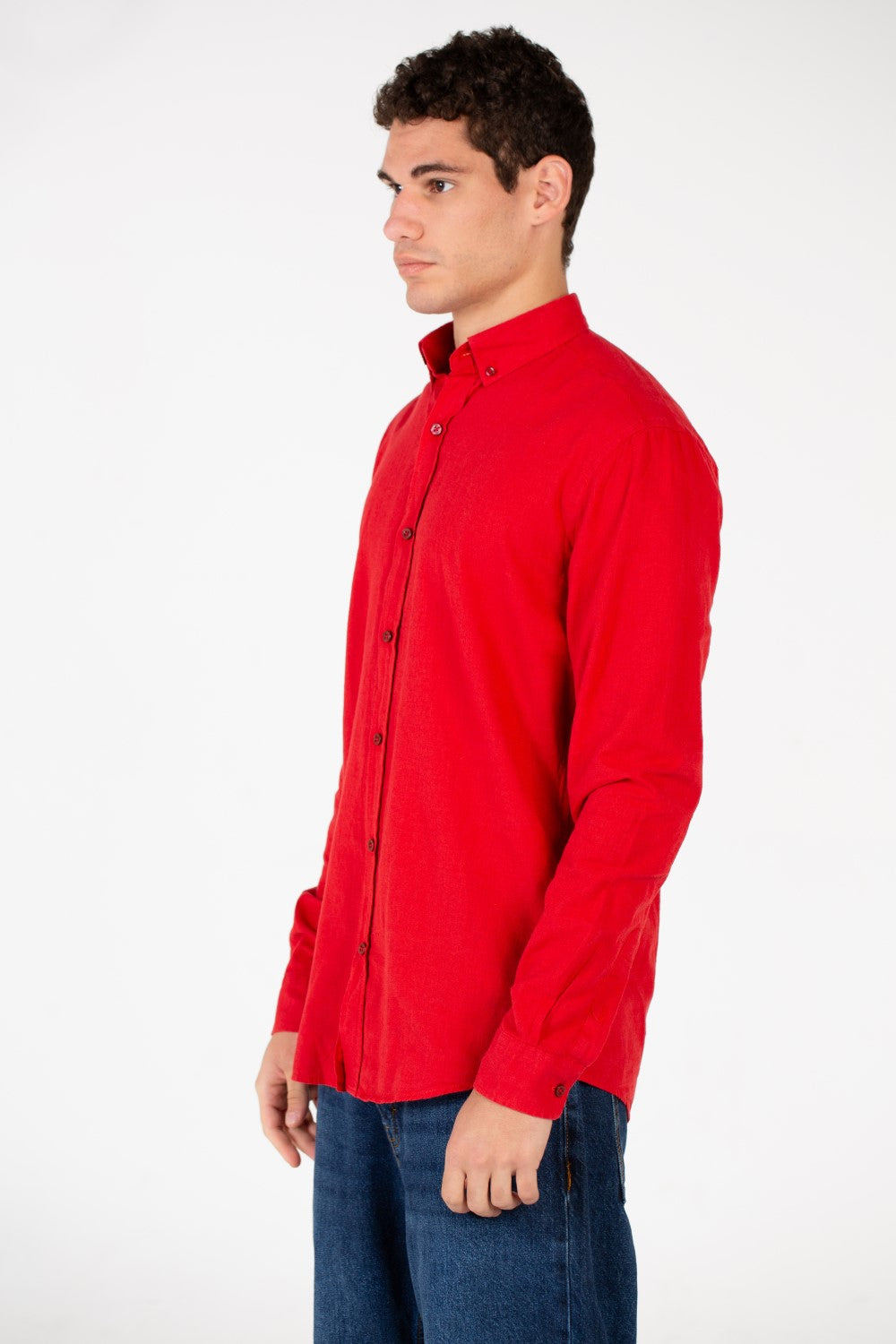 قميص كتان رجالي أساسي بقصّة Slim Fit وأكمام طويلة