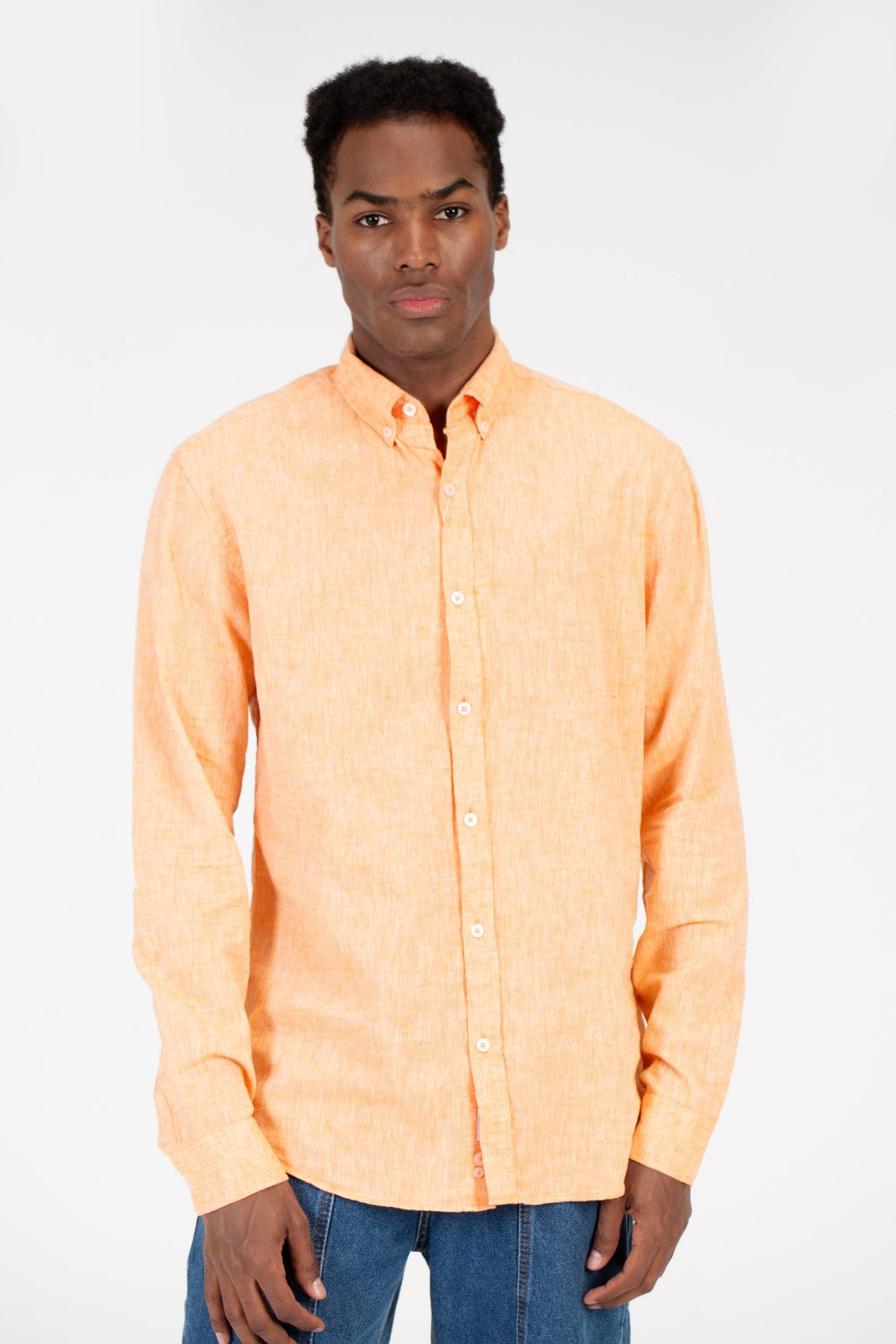 قميص كتان رجالي أساسي بقصّة Slim Fit وأكمام طويلة