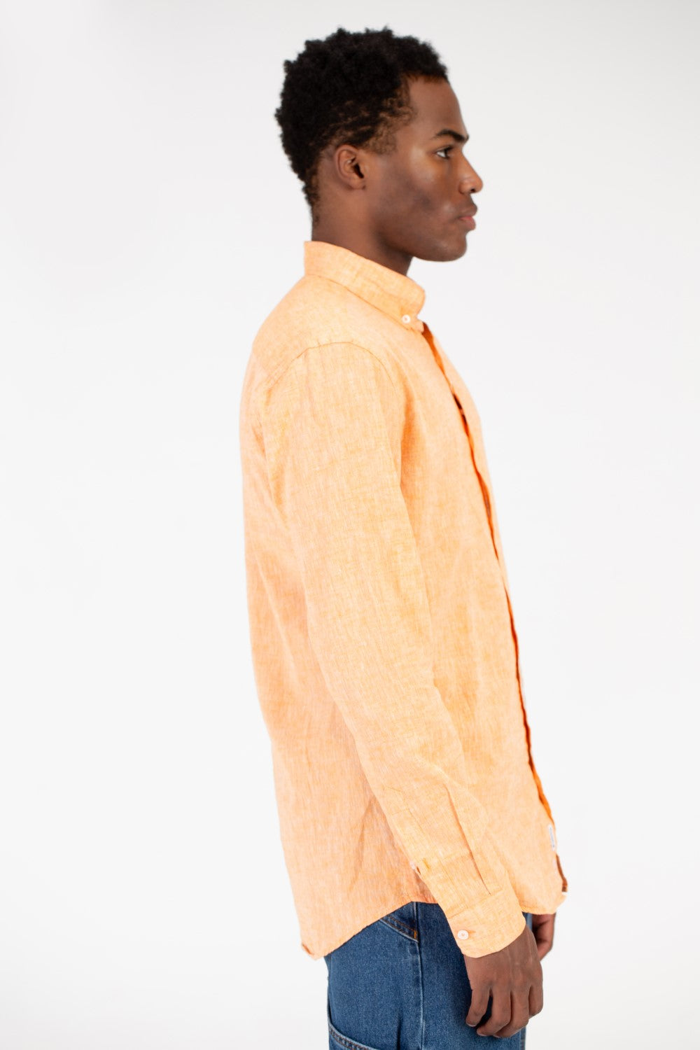 قميص كتان رجالي أساسي بقصّة Slim Fit وأكمام طويلة