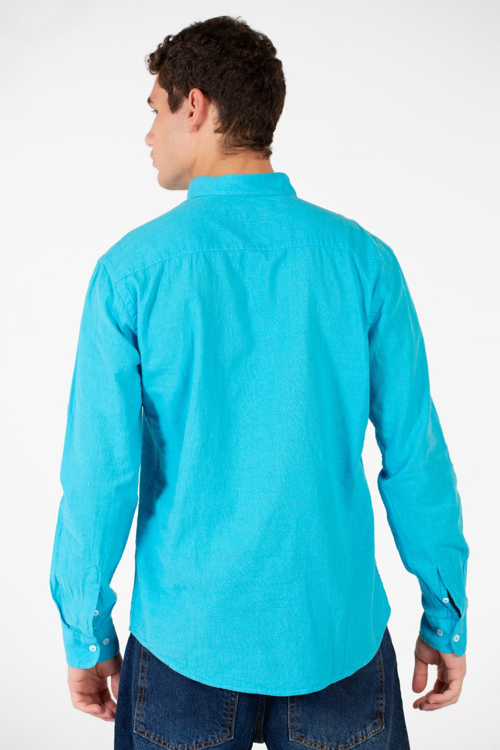 قميص كتان رجالي أساسي بقصّة Slim Fit وأكمام طويلة