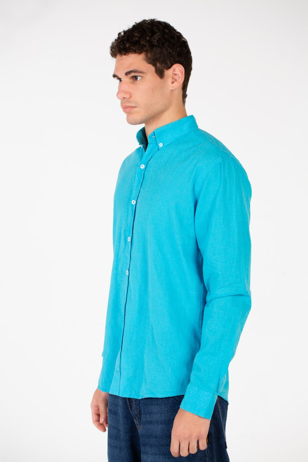 قميص كتان رجالي أساسي بقصّة Slim Fit وأكمام طويلة