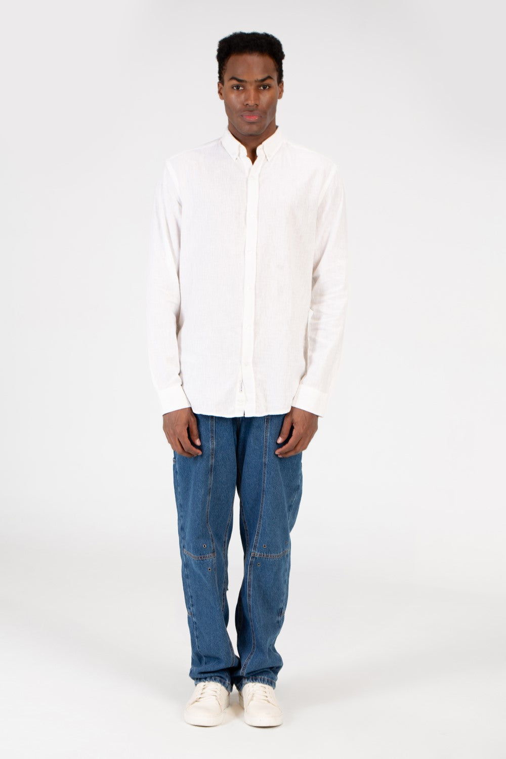 قميص كتان رجالي أساسي بقصّة Slim Fit وأكمام طويلة