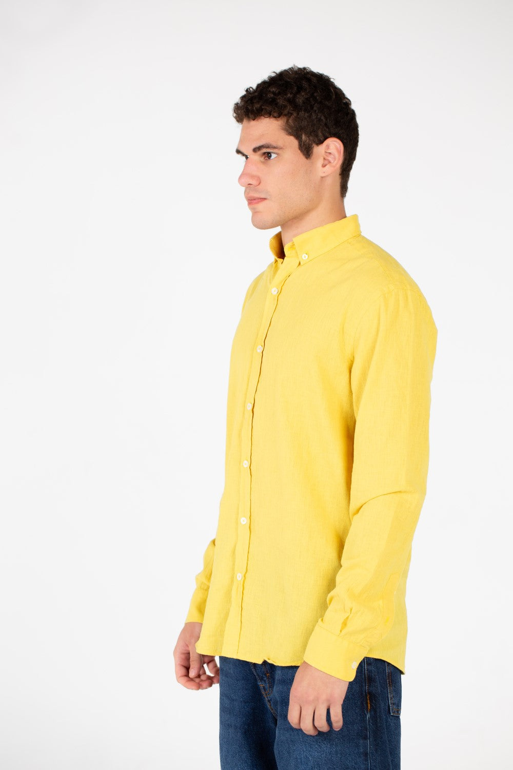 قميص كتان رجالي أساسي بقصّة Slim Fit وأكمام طويلة