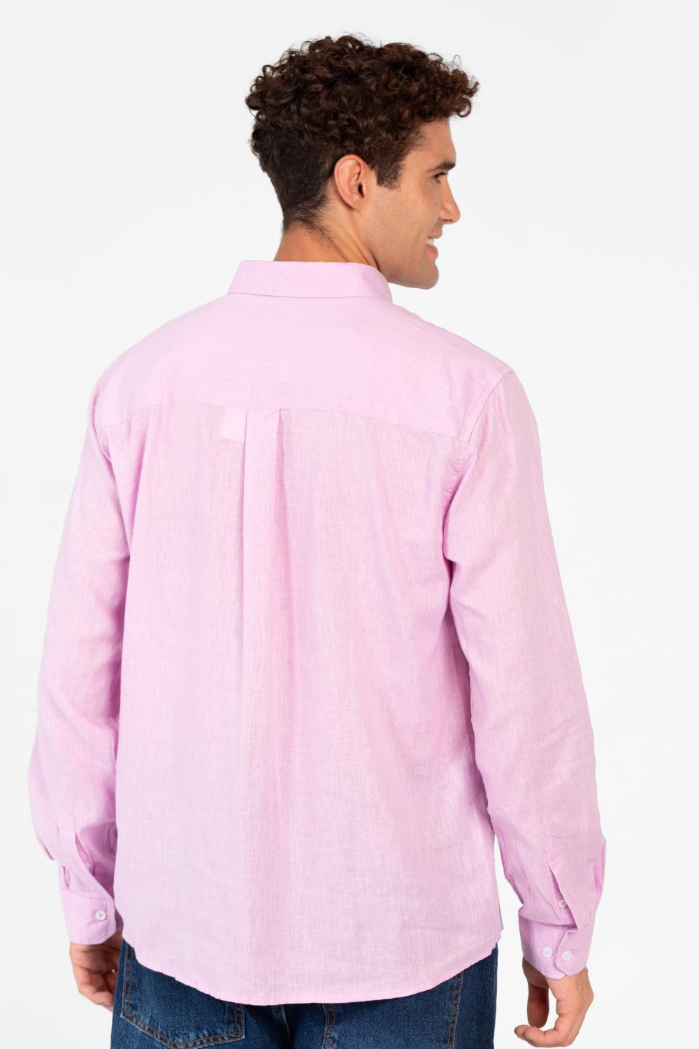 قميص رجالي أساسي من الكتان بقصّة عادية