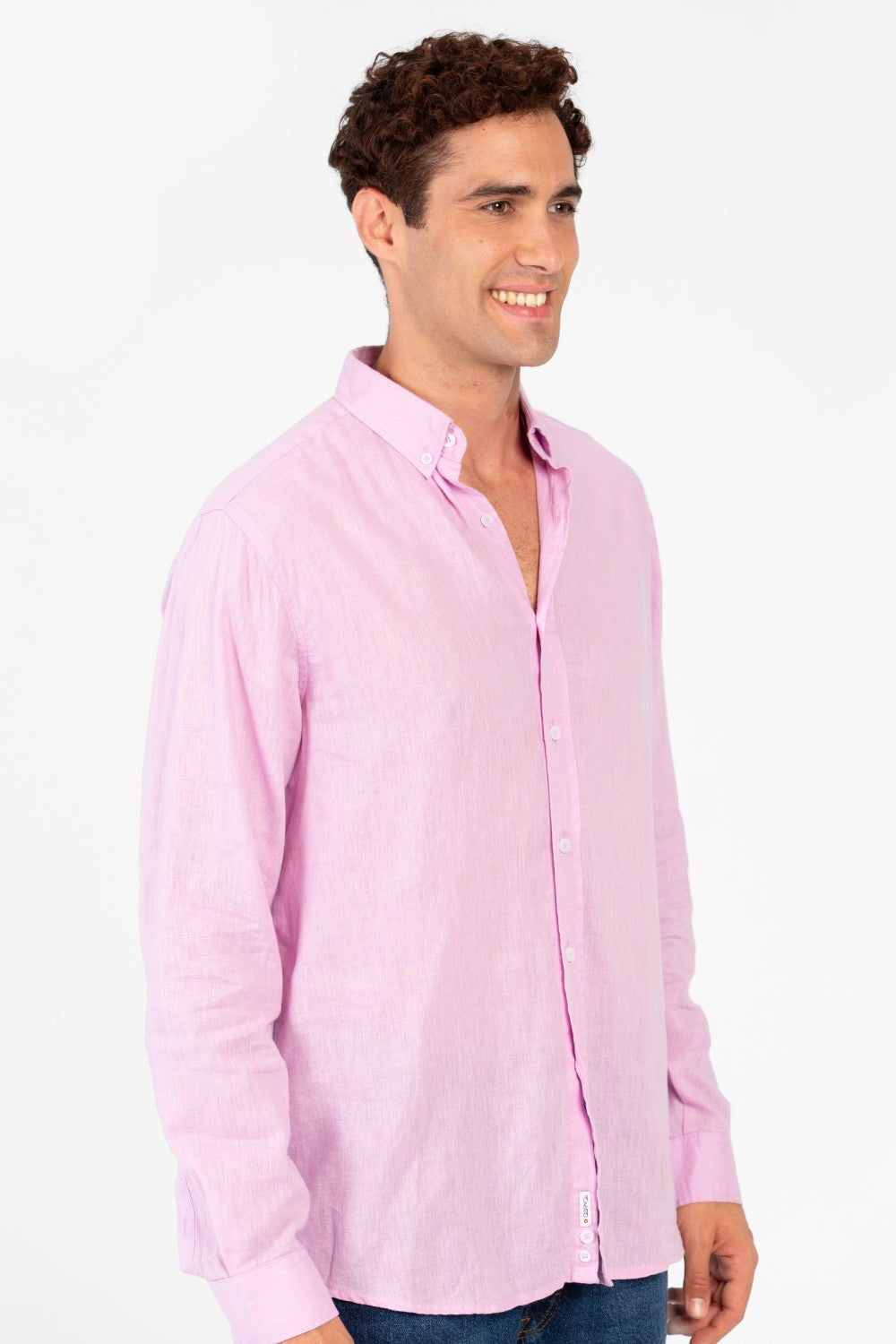 قميص رجالي أساسي من الكتان بقصّة عادية