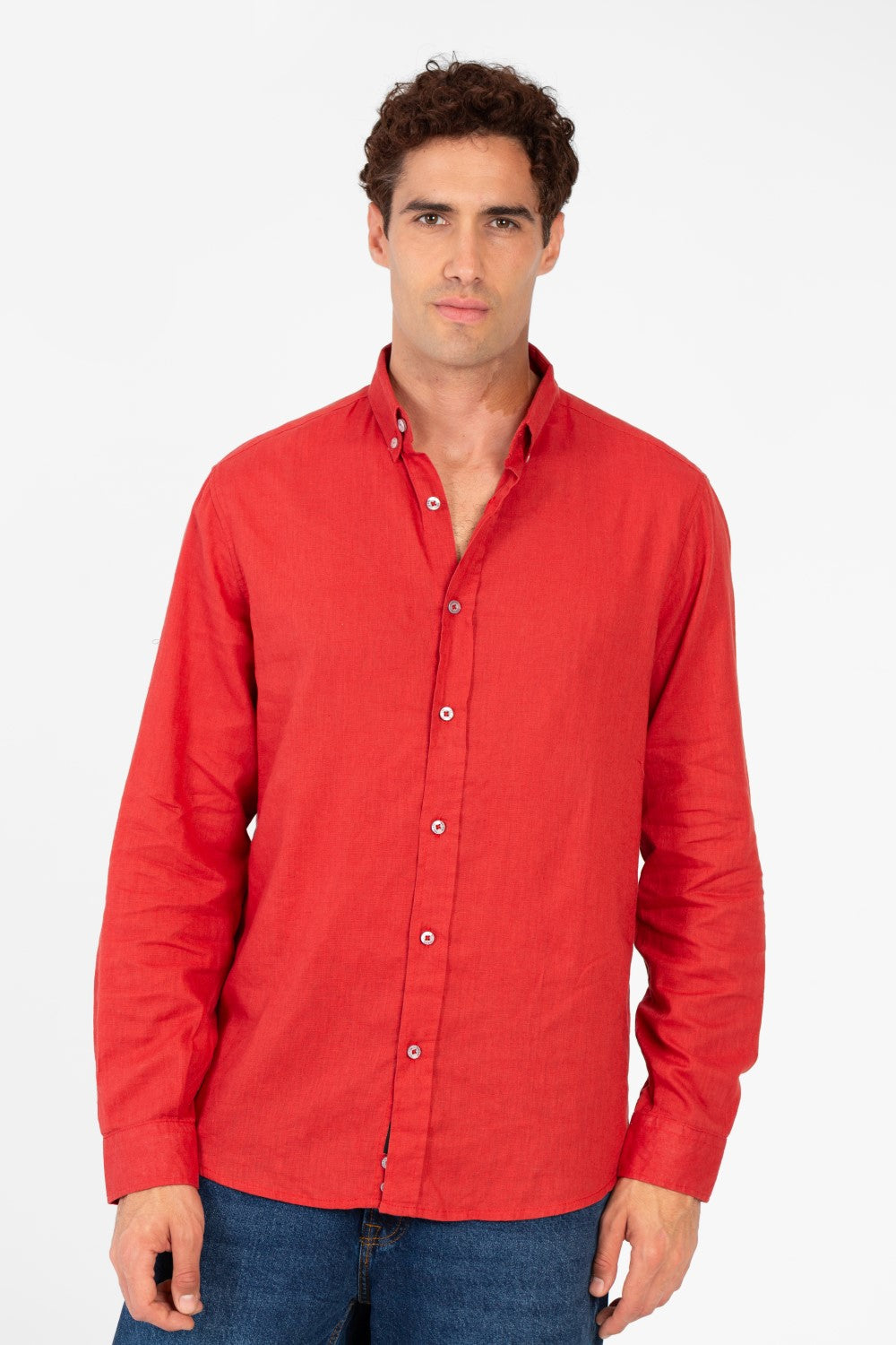 قميص رجالي أساسي من الكتان بقصّة عادية