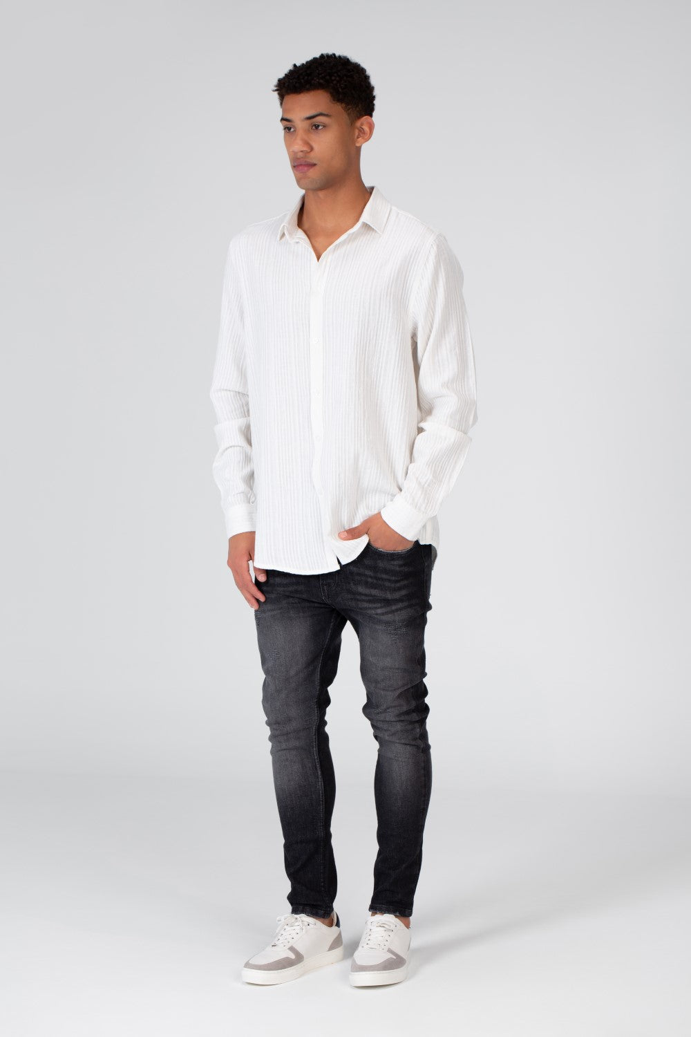 Men's Basic Slim Fit Shirt With Long Sleeves In Linen Material