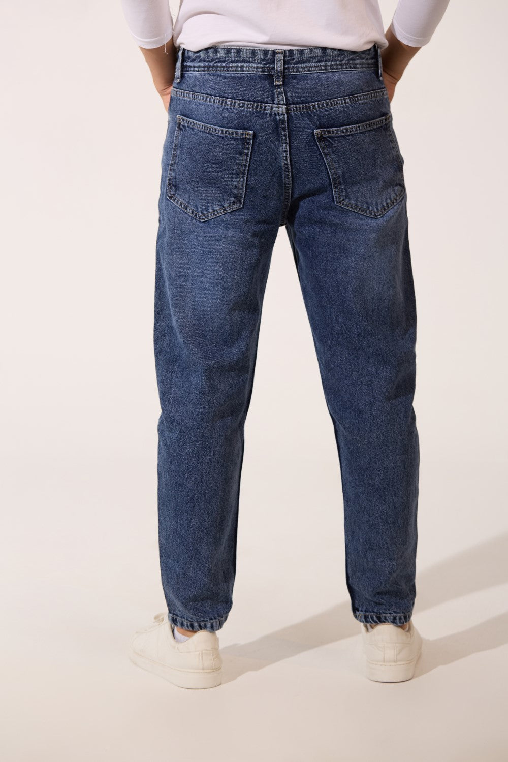 بنطلون جينز رجالي أساسي مناسب للارتداء اليومي مصنوع من مادة عالية الجودة