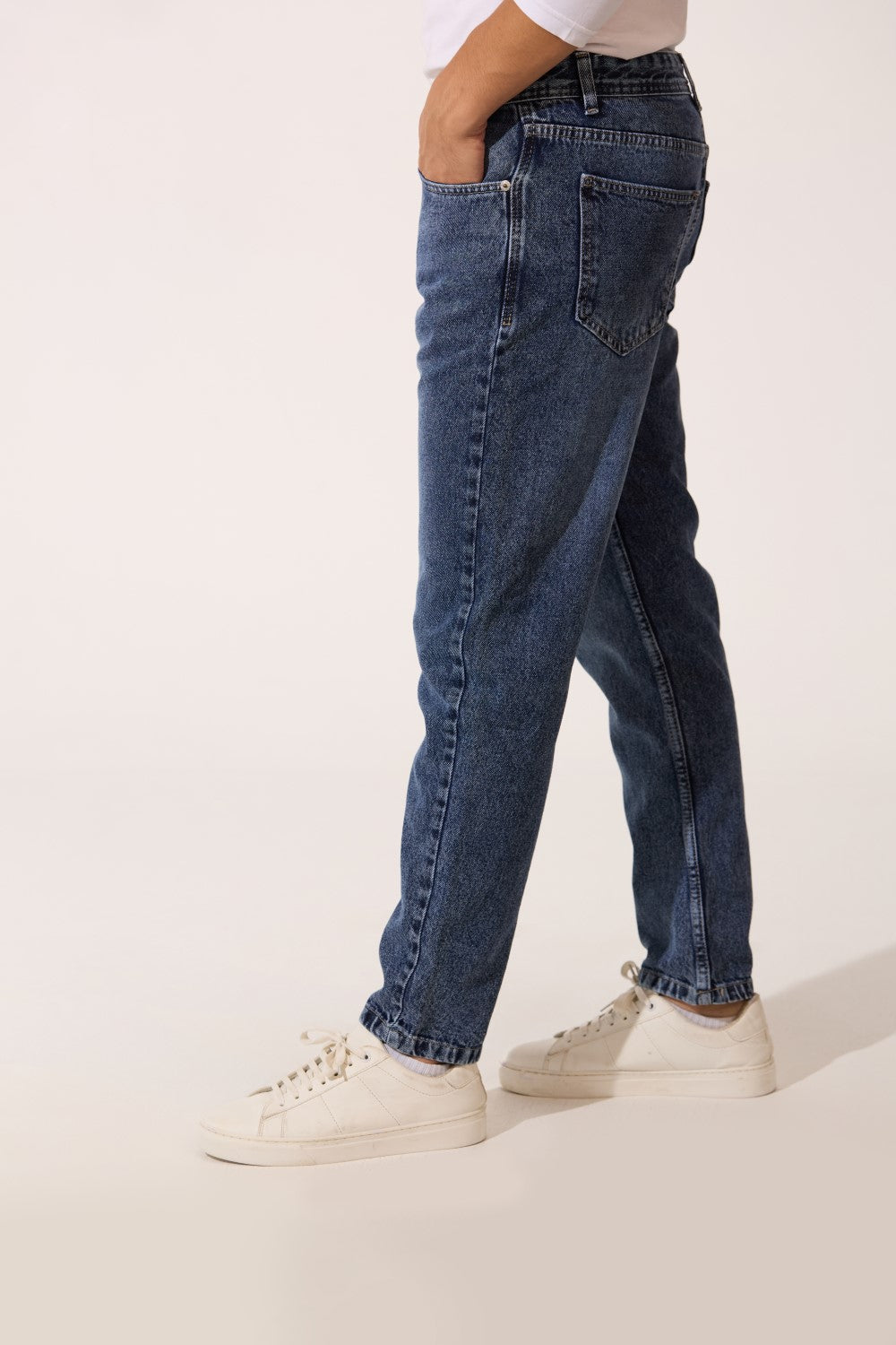 بنطلون جينز رجالي أساسي مناسب للارتداء اليومي مصنوع من مادة عالية الجودة