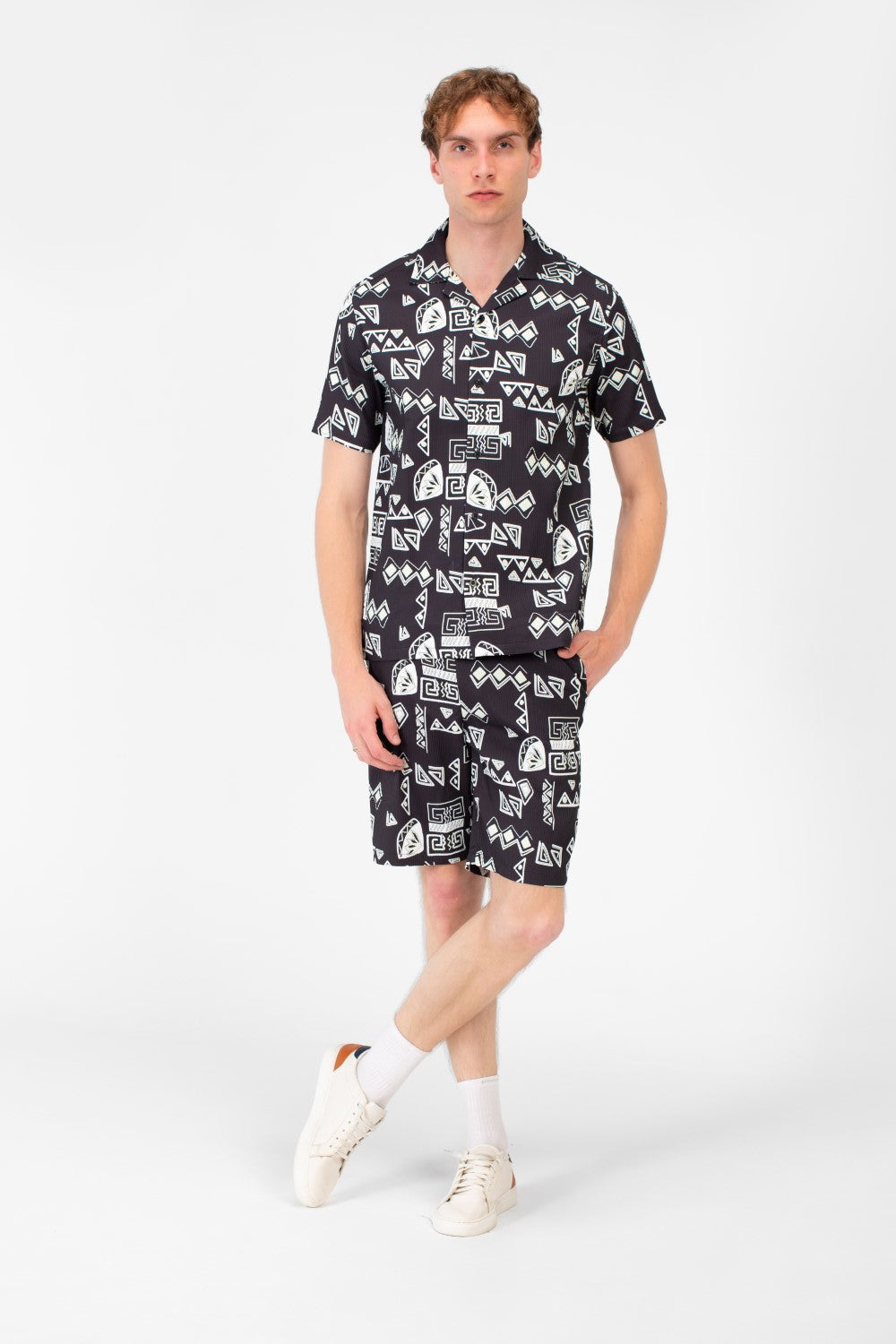 طقم ملابس رجالي مطبوع، قميص نصف كم وشورت من البوليستر