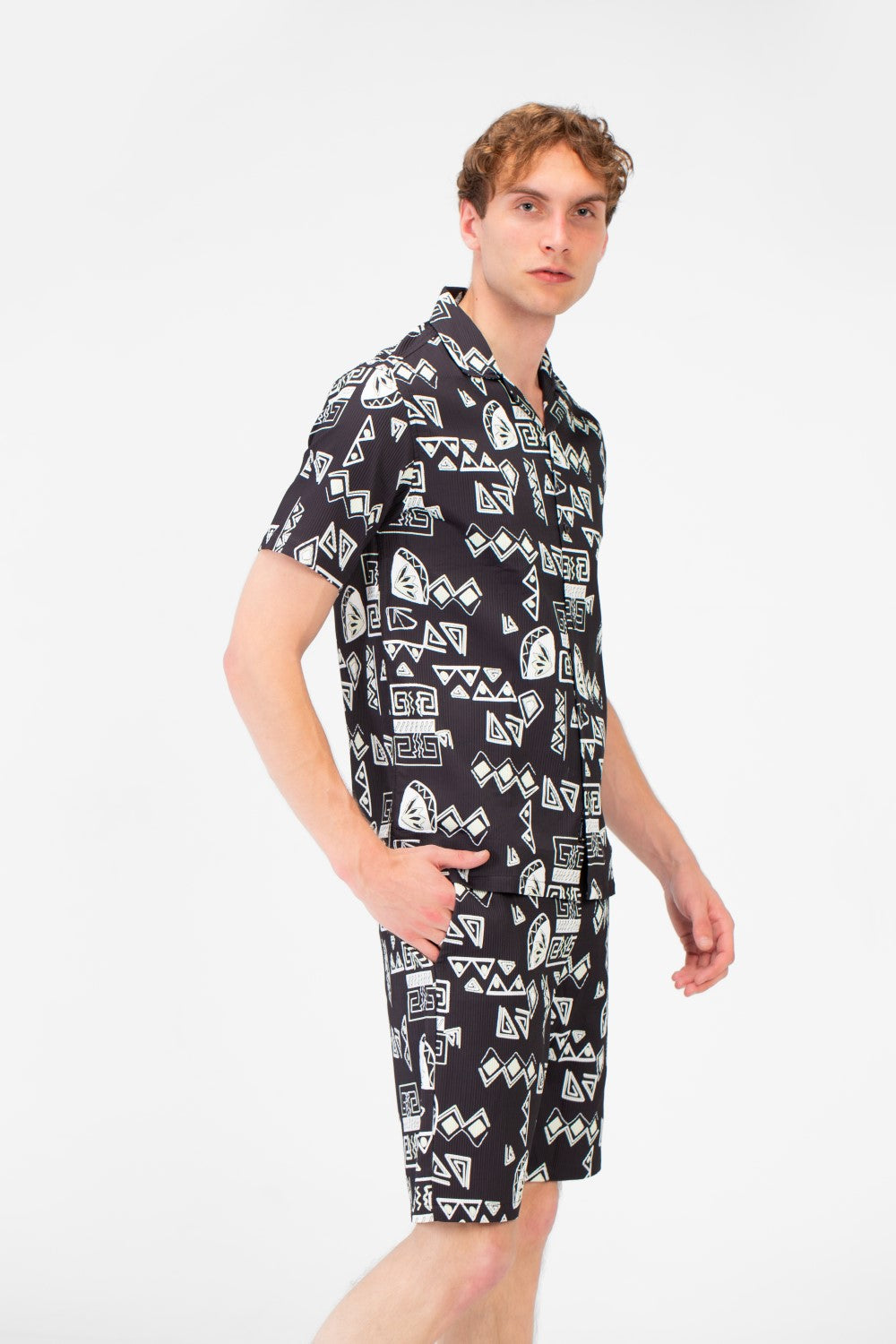 طقم ملابس رجالي مطبوع، قميص نصف كم وشورت من البوليستر