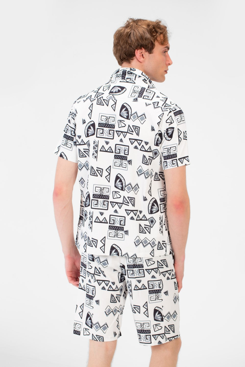 طقم ملابس رجالي مطبوع، قميص نصف كم وشورت من البوليستر