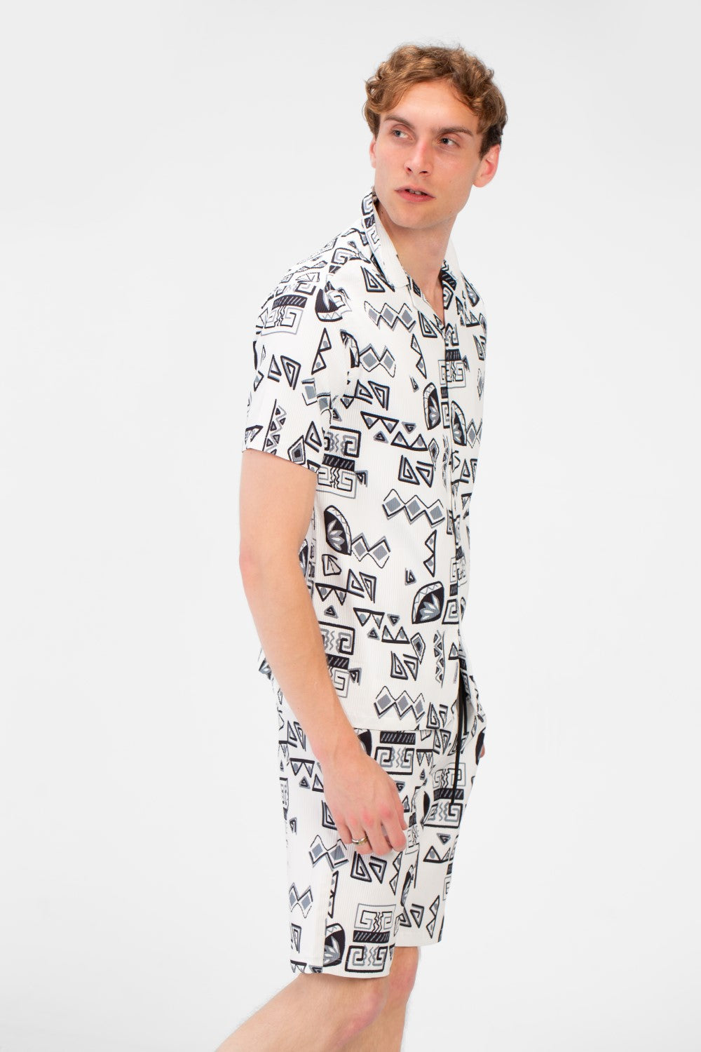 طقم ملابس رجالي مطبوع، قميص نصف كم وشورت من البوليستر