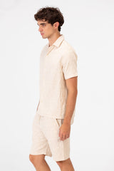 طقم ملابس رجالي من الكتان بقصّة Slim Fit بأكمام نصفية، مصنوع من مواد حديثة عالية الجودة، قميص وشورت