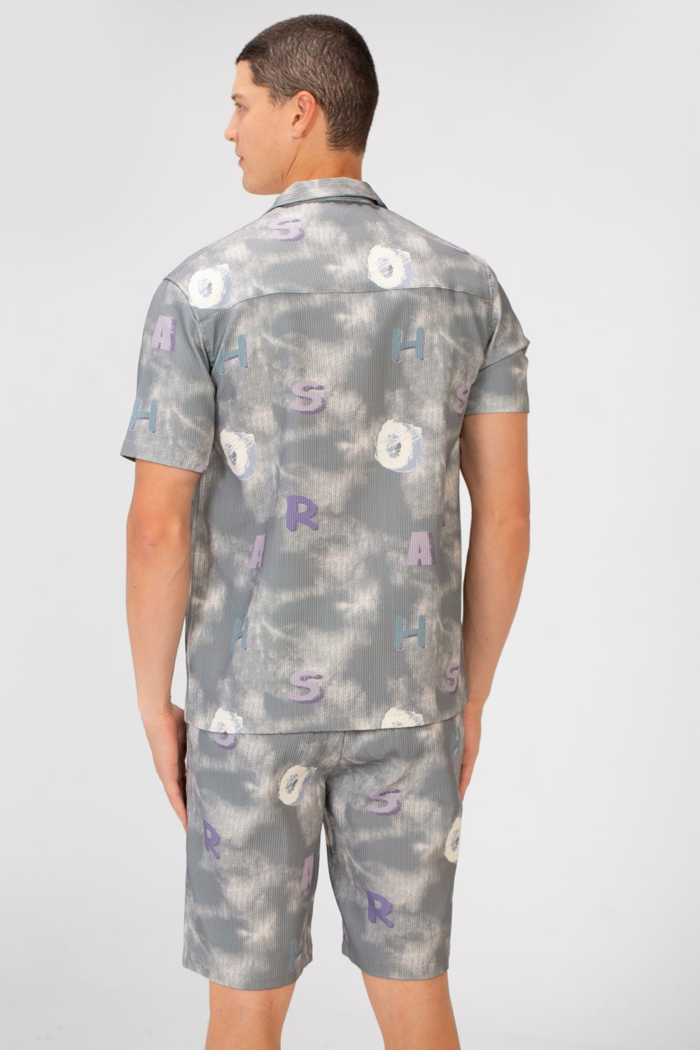 قميص رجالي نصف كم وبدلة قصيرة ضيقة بطباعة حروف في الصيف عالية الجودة