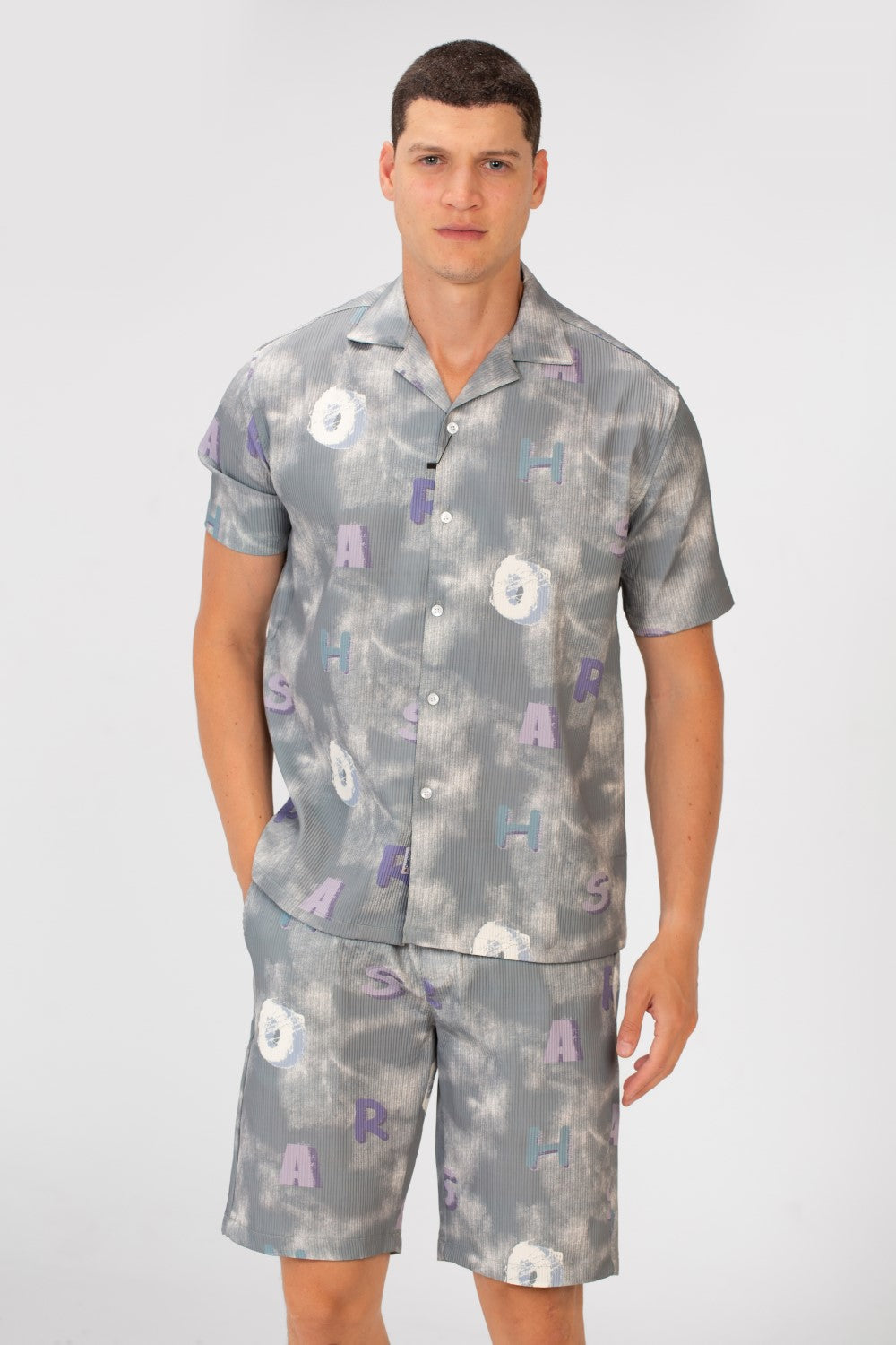 قميص رجالي نصف كم وبدلة قصيرة ضيقة بطباعة حروف في الصيف عالية الجودة