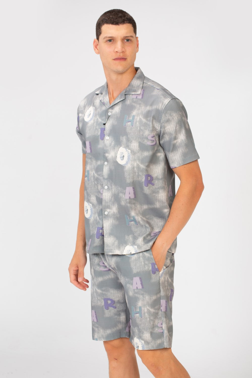 قميص رجالي نصف كم وبدلة قصيرة ضيقة بطباعة حروف في الصيف عالية الجودة