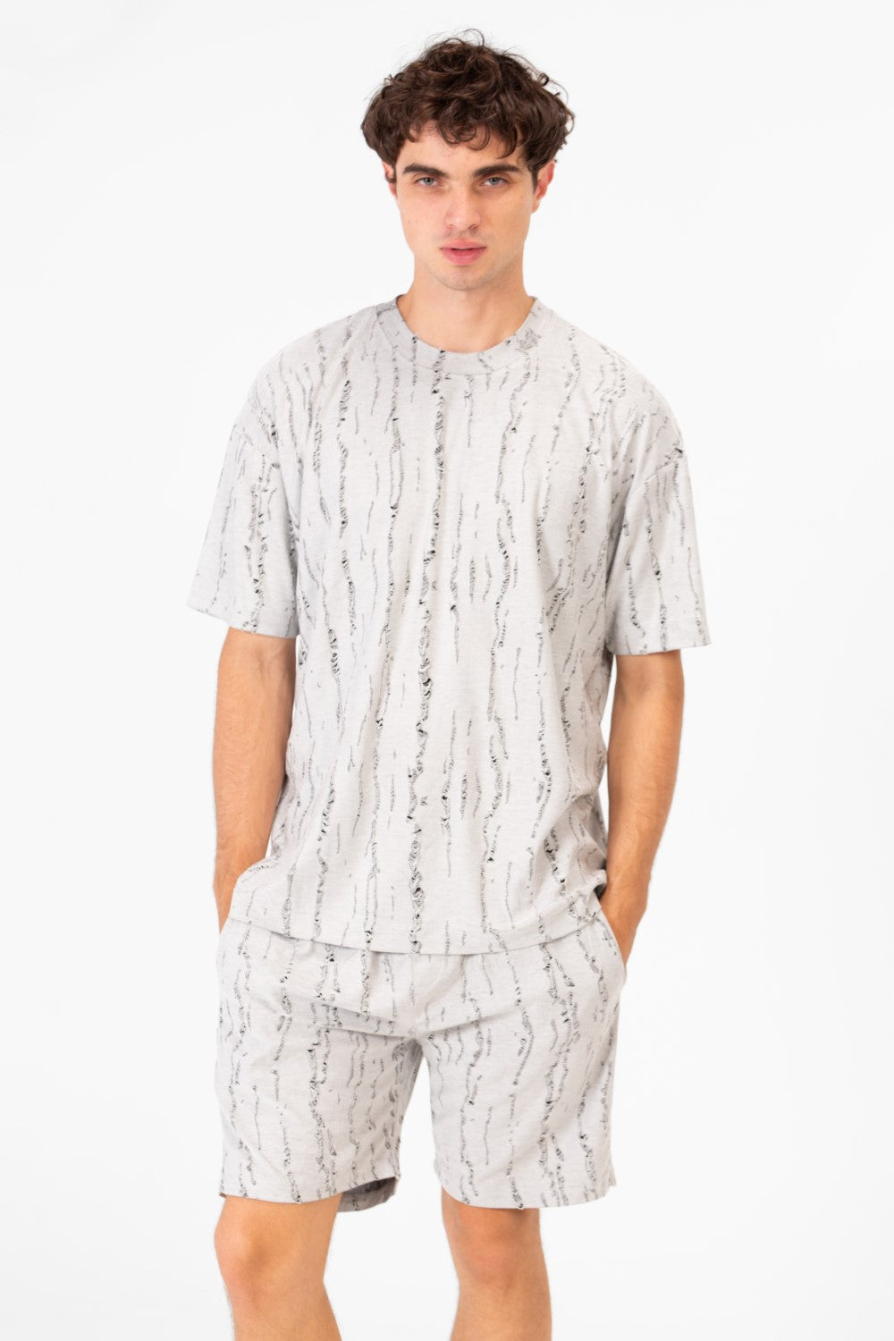 طقم ملابس رجالي مصنوع من قماش عالي الجودة قابل للتنفس يتكون من تي شيرت وشورت