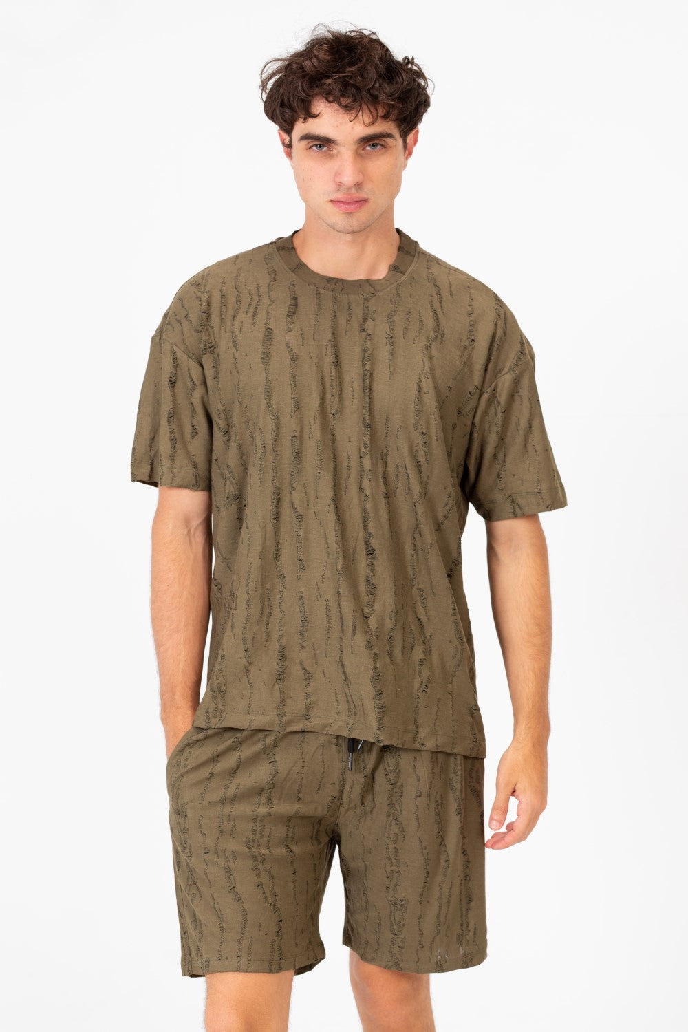 طقم ملابس رجالي مصنوع من قماش عالي الجودة قابل للتنفس يتكون من تي شيرت وشورت