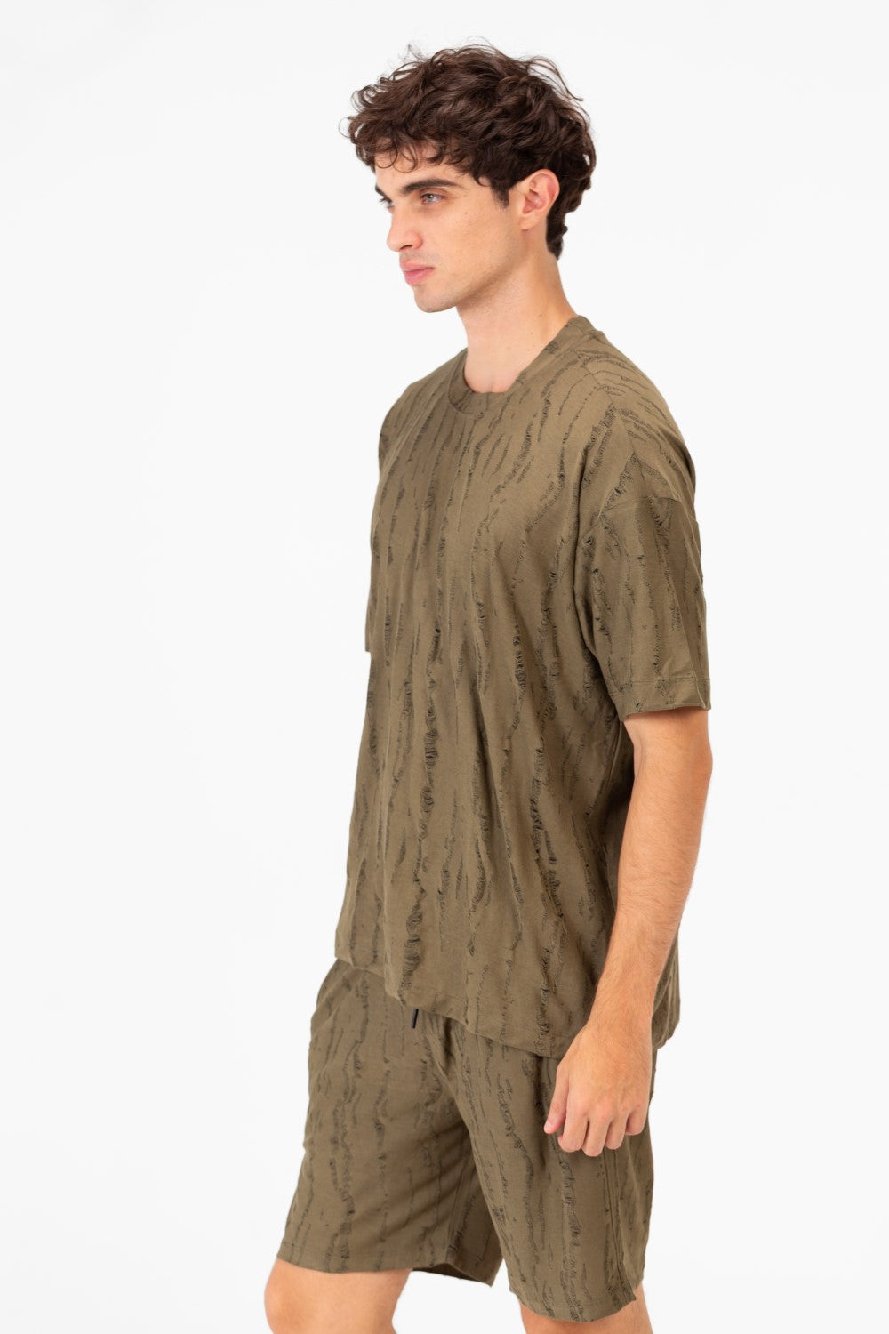 طقم ملابس رجالي مصنوع من قماش عالي الجودة قابل للتنفس يتكون من تي شيرت وشورت