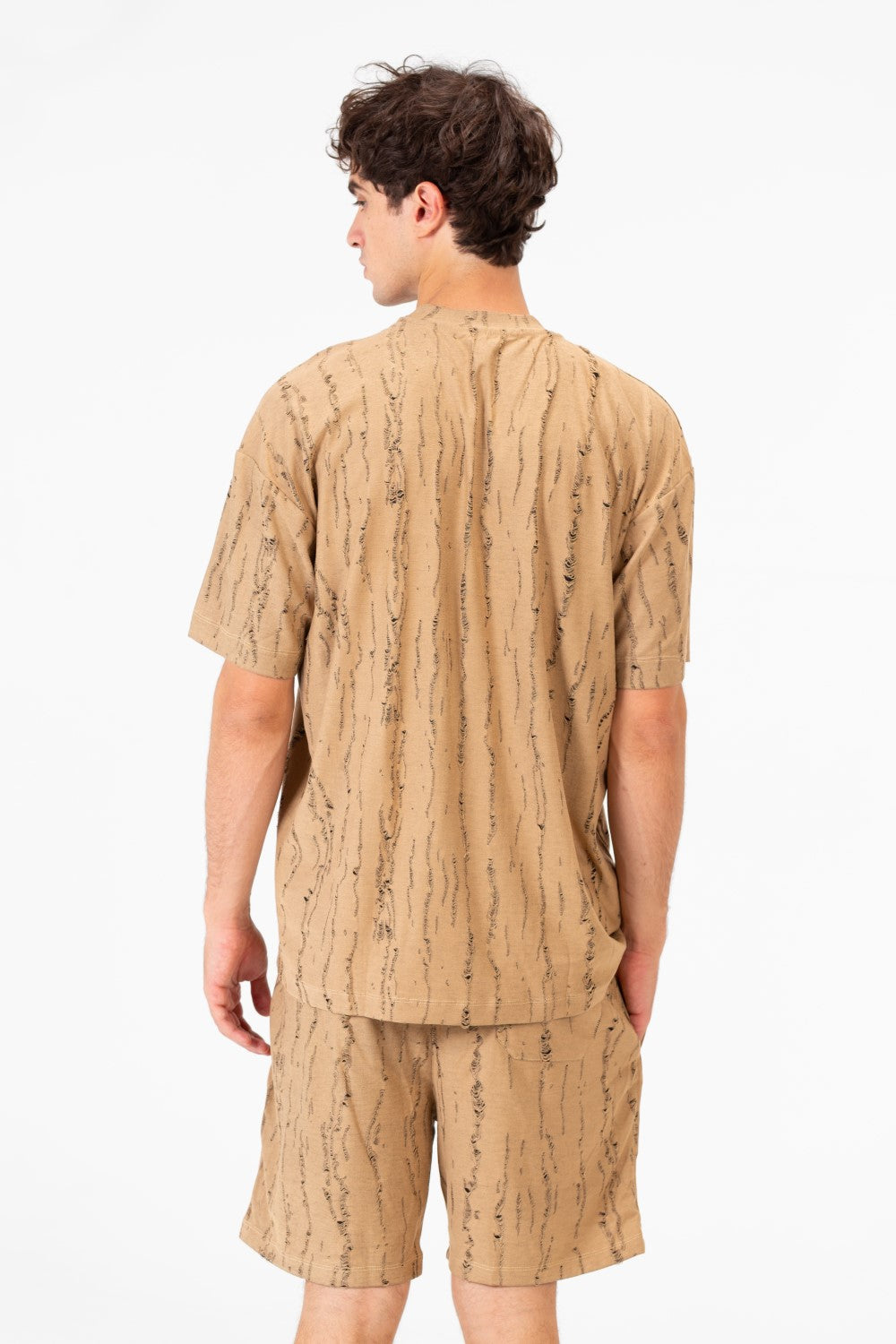 طقم ملابس رجالي مصنوع من قماش عالي الجودة قابل للتنفس يتكون من تي شيرت وشورت