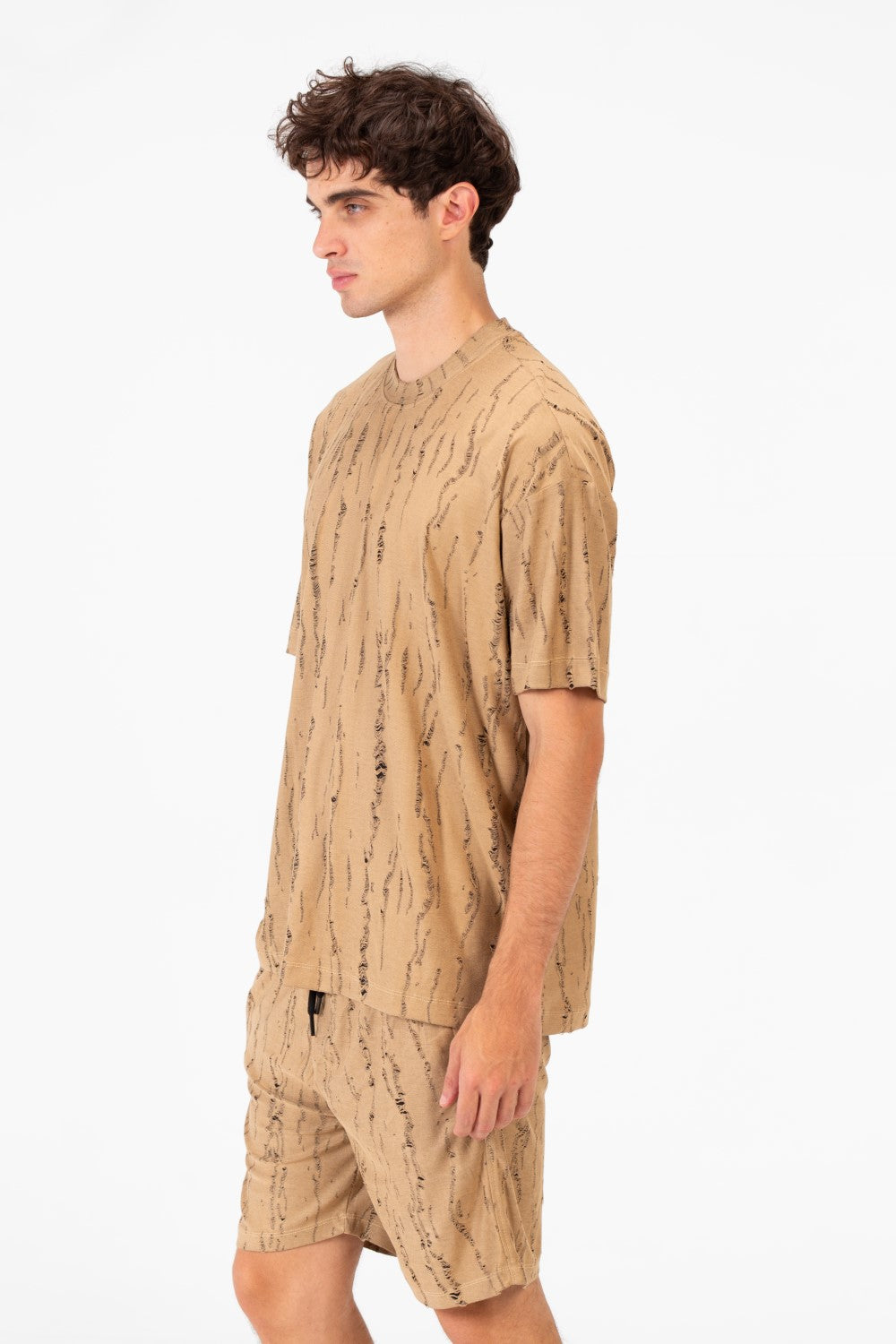 طقم ملابس رجالي مصنوع من قماش عالي الجودة قابل للتنفس يتكون من تي شيرت وشورت