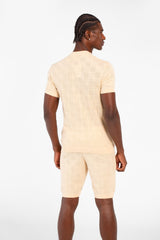 طقم ملابس رجالي من قطعتين من القماش الشبكي بقصّة Slim Fit، يتكون من تي شيرت بأكمام قصيرة وشورت